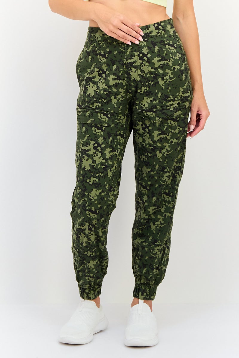 Levi's سروال جوجر نسائي بقصة عادية بتصميم تمويه قابل للتمدد، متعدد الألوان - Image 1