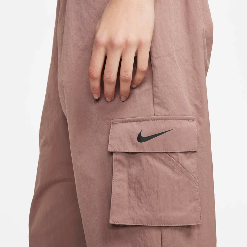 Nike Women's Sportswear Essential High-Rise Cargo Trousers