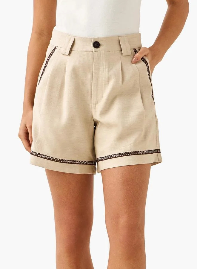 لي كوبر Lee Cooper Mid-Rise Pleated Shorts with Embroidery