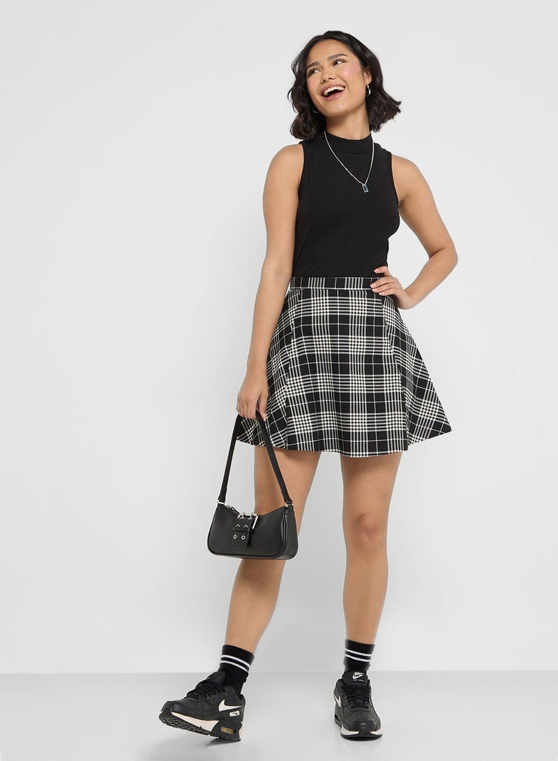 جينجر بيسيكس فيست بياقة عالية مضلع - Image 4