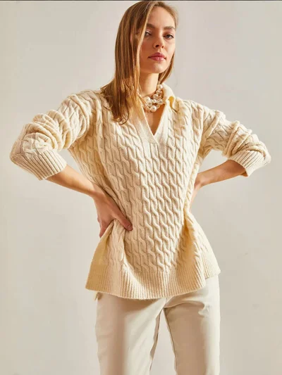 Bianco Lucci LUCCI Textured V-Neck Knit Sweater