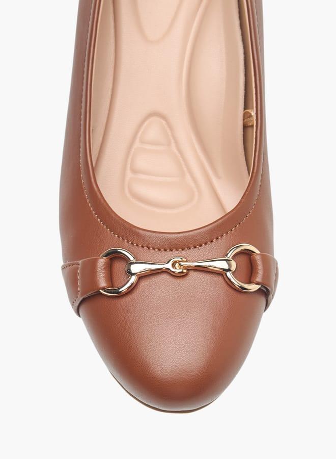 سيليست حذاء باليرينا نسائي بكعب ويدج مزين بالمعدن - Image 4