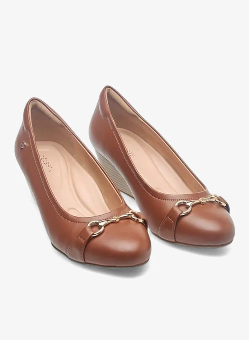 سيليست حذاء باليرينا نسائي بكعب ويدج مزين بالمعدن