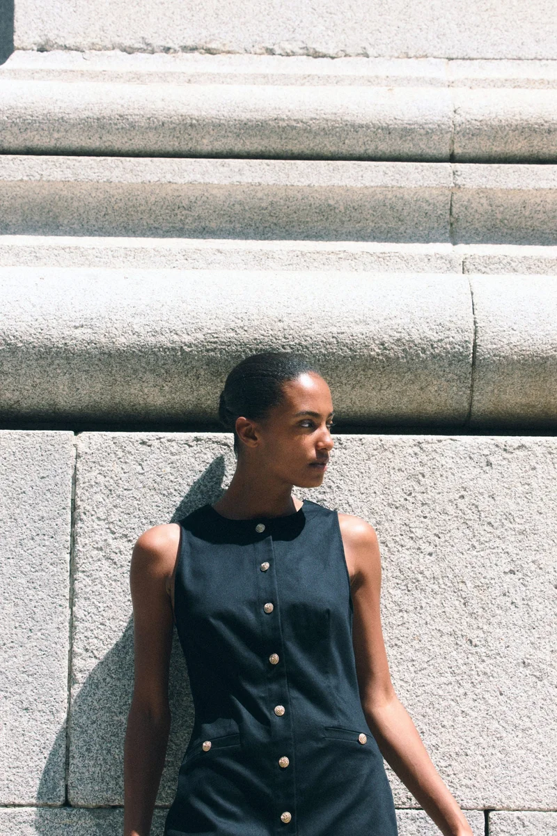 اتش اند ام فستان من التويل بأزرار أمامية