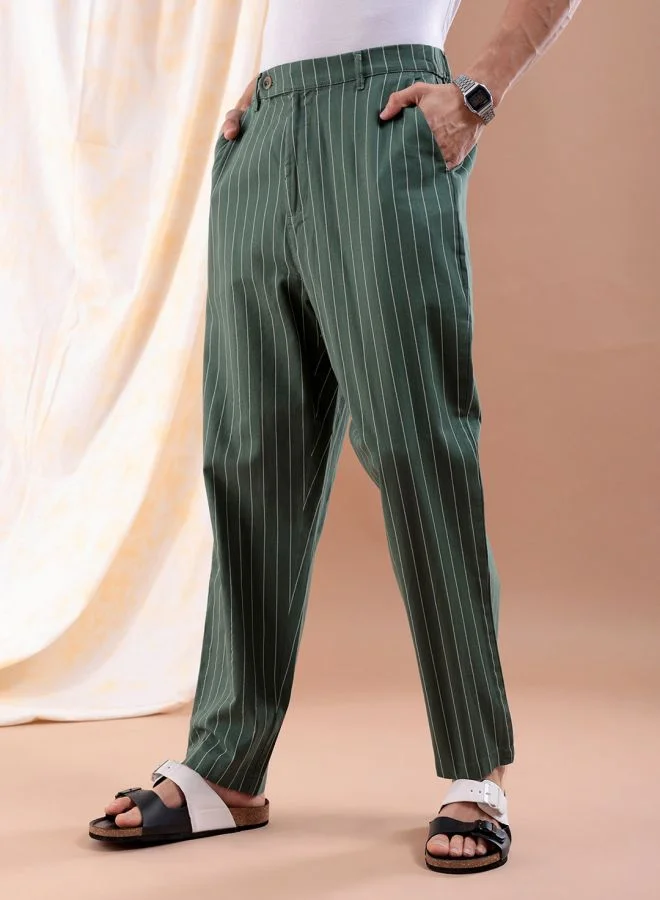 شركة المرآب الهندية Men Relaxed Cropped Vertical Striped Mid-Rise Trousers