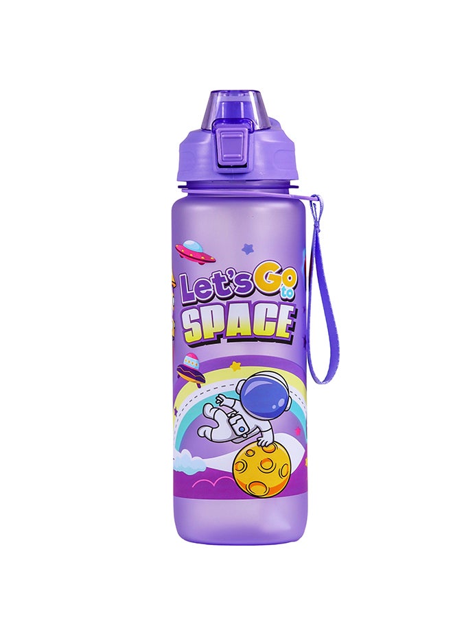 توشيونيكس زجاجة مياه كبيرة للأطفال سعة 1000 مل مع شفاطة وغطاء قلاب - مقبض وحزام - بلاستيك مانع للتسرب خالٍ من مادة BPA، تصميم رائد فضاء بموضوع الفضاء، تتضمن ورقة ملصقات، مادة غير سامة، فوهة واسعة، خفيفة الوزن ومتينة، مناسبة للمدرسة والسفر والاستخدام في الهواء الطلق - زجاجة قابلة لإعادة الاستخدام للجميع في كل مكان - Image 1