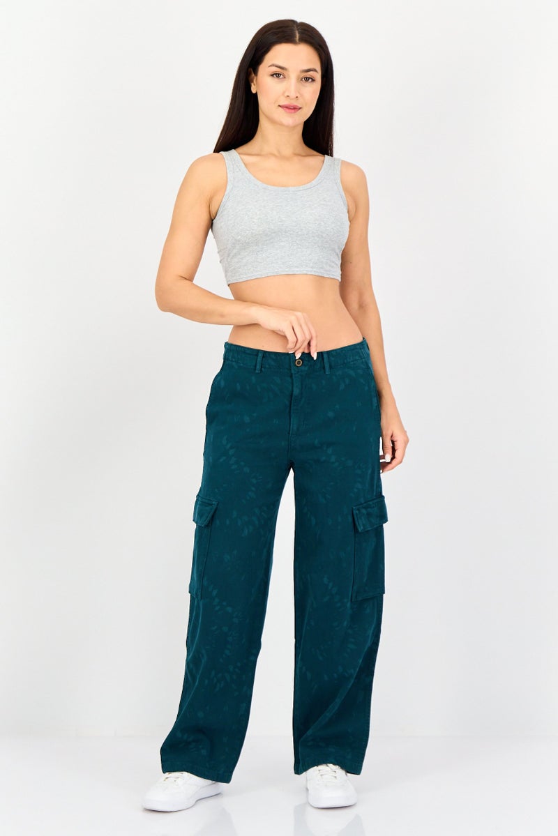 Levi's جينز كارجو باجي قابل للتمدد من ليفيس × ديبيكا بادوكون للنساء، أخضر مائل إلى الأزرق - Image 2