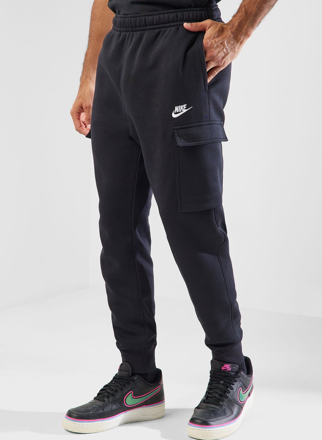 nike club cuffed cargo sweatpants in dark gray