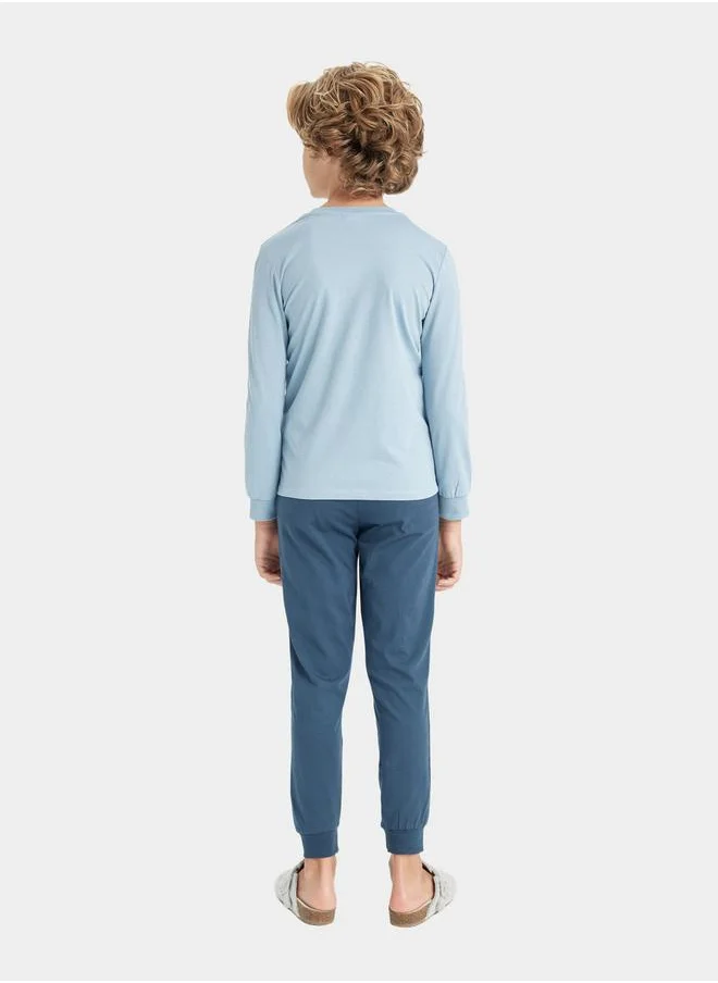 ديفاكتو Graphic Print Long Sleeve T-Shirt & Pyjama Set by Styli