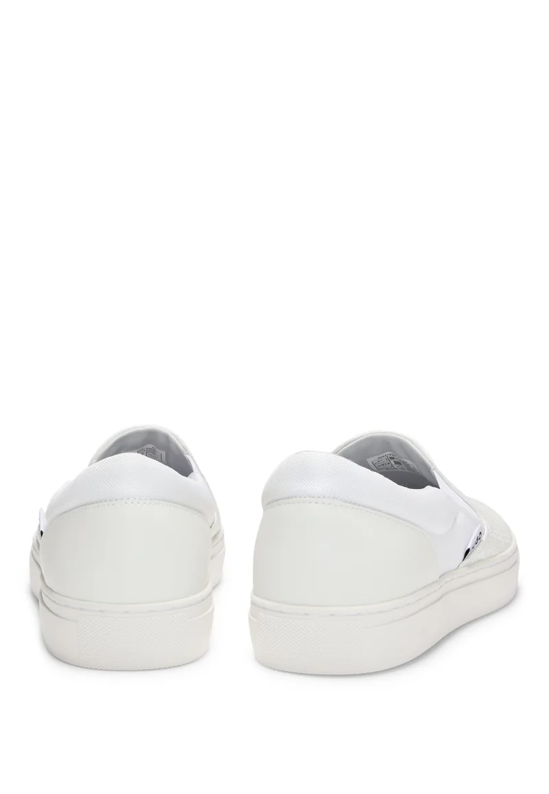 هوجو حذاء سليب أون بشعار على الجزء العلوي