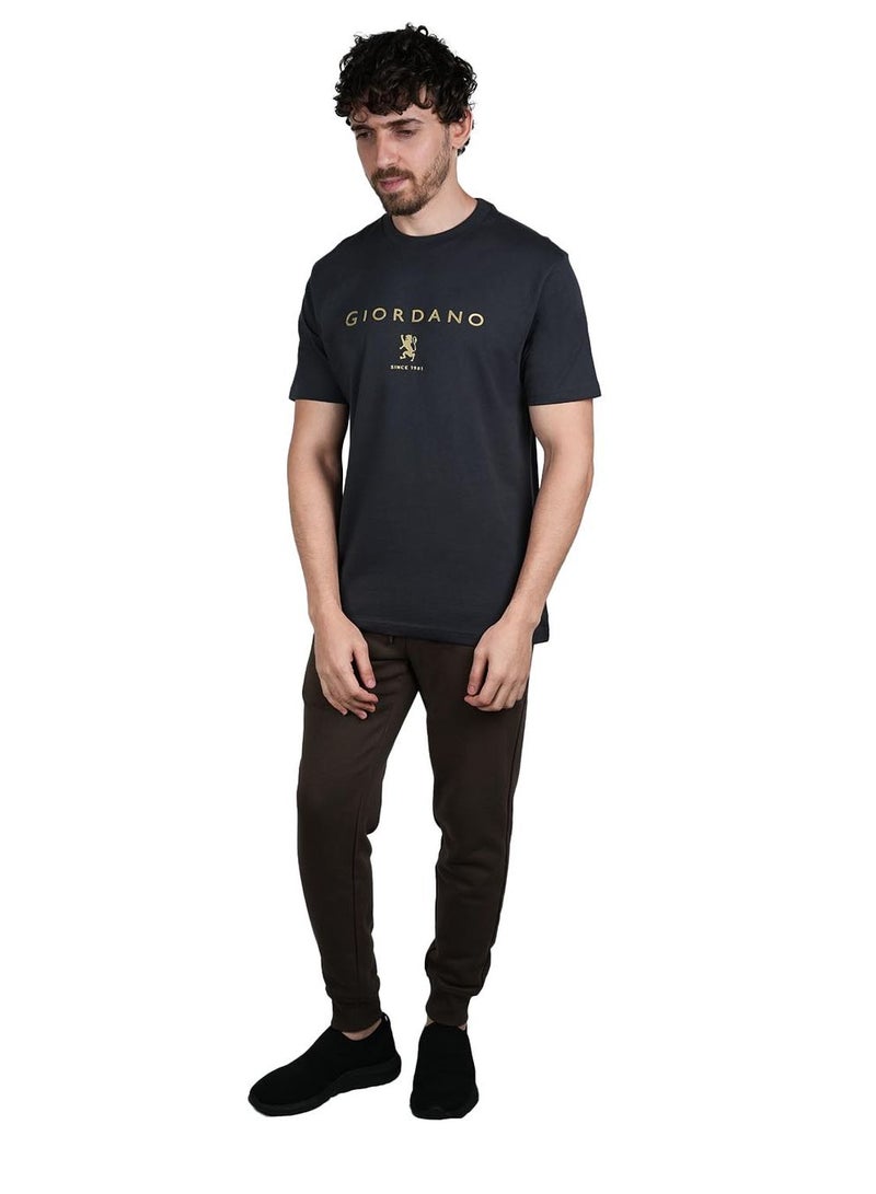 GIORDANO Men's Cotton Signature Print Slim Fit Tee - Image 2