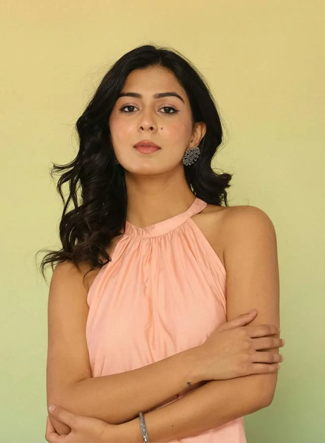 ملائم طقم طقم من سترة طويلة بياقة هولتر وبنطال