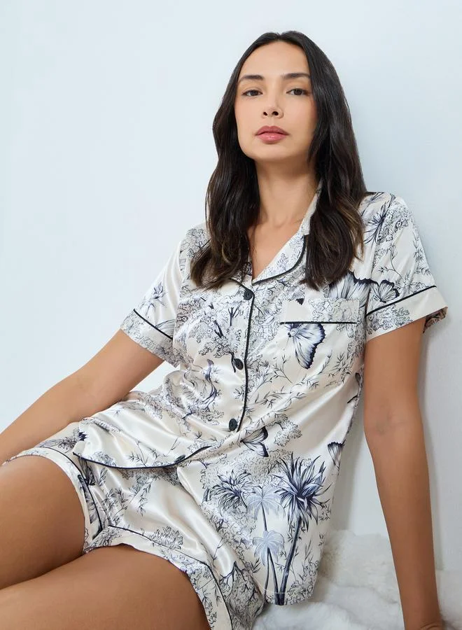 تايك تو مجموعة من شورت وبلوزة ستان بطبعة زهور وفراشات