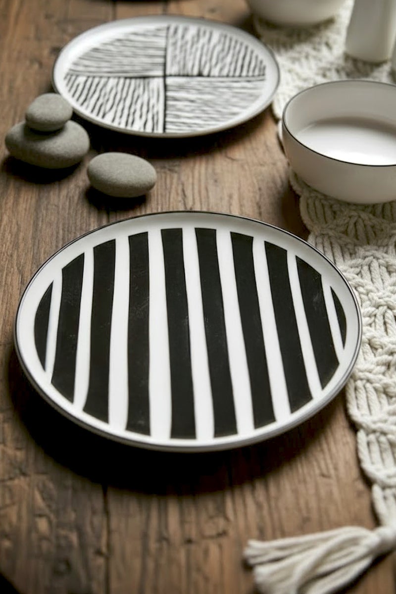 كيتشن لايف طقم فطور خزفي Pop باللونين الأسود والأبيض – 12 قطعة لعدد 6 أشخاص - Image 2