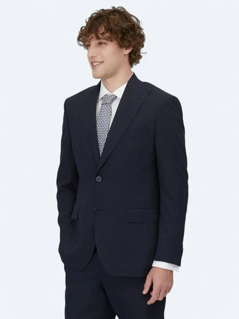 كيب بدلة عصرية مخططة باللون الأزرق الداكن