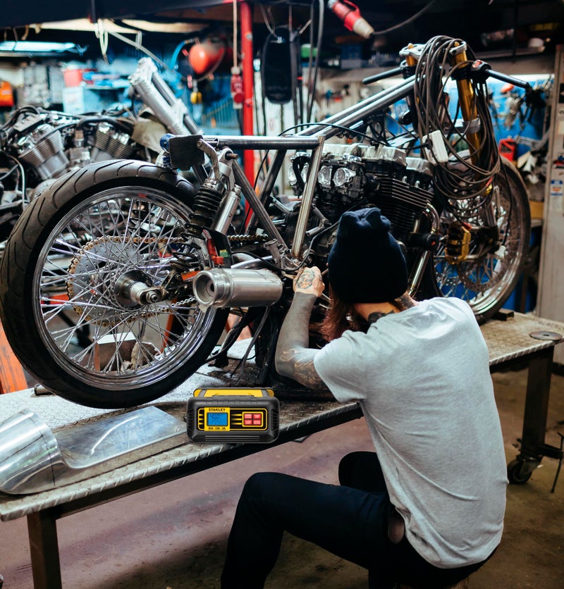 Stanley شاحن بطارية ستانلي BC40BS 40 أمبير بتردد عالي مع بدء تشغيل المحرك وفحص الجهد والمولد الحاصل على براءة اختراع - Image 3