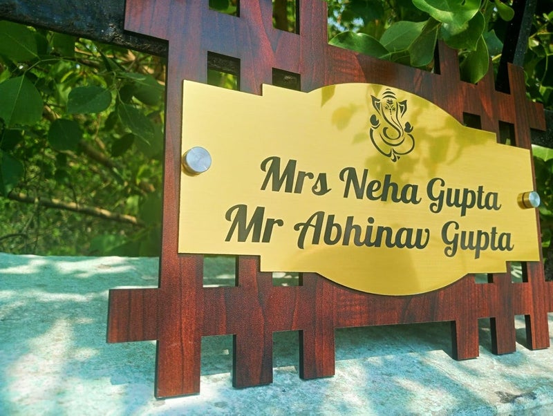 HomeEcho لوحات أسماء أبواب فاخرة مقاومة للماء مخصصة لمدخل المنزل (15x30 سم) مع حروف ثلاثية الأبعاد - مثالية لمداخل المنزل والمكتب مع براغي من الفولاذ المقاوم للصدأ || لوحات أسماء الأبواب (ABSGOLD) - Image 4