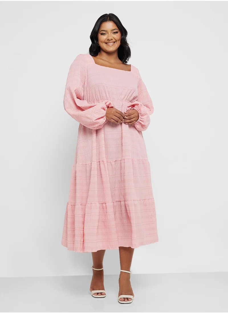ايلا بلس Puff Sleeved Tiered Dress