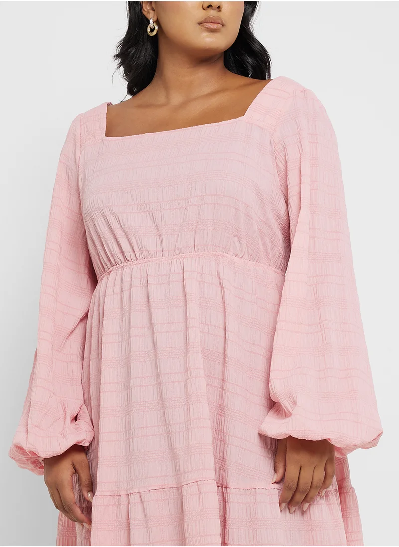 ايلا بلس Puff Sleeved Tiered Dress
