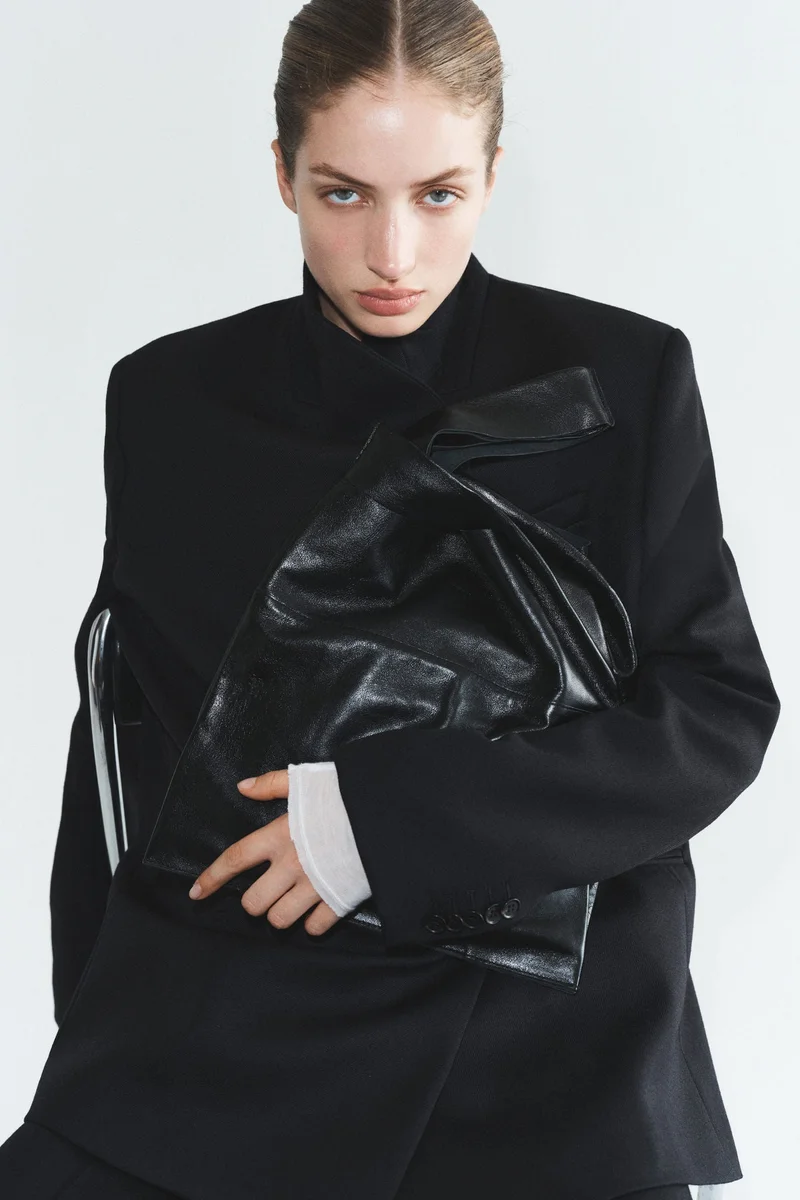 اتش اند ام حقيبة واسعة من الجلد