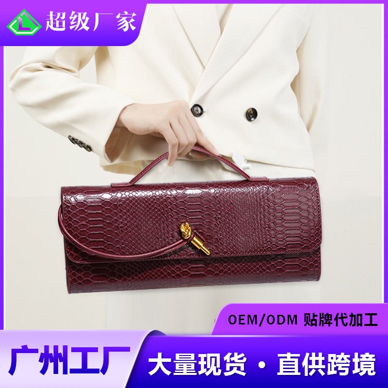 Guangzhou Baiyun Factory Retro Snake Pattern Woven Handheld Dinner Bag Long Women'S Shoulder Handbag Baguette Bag New Style - Image 4