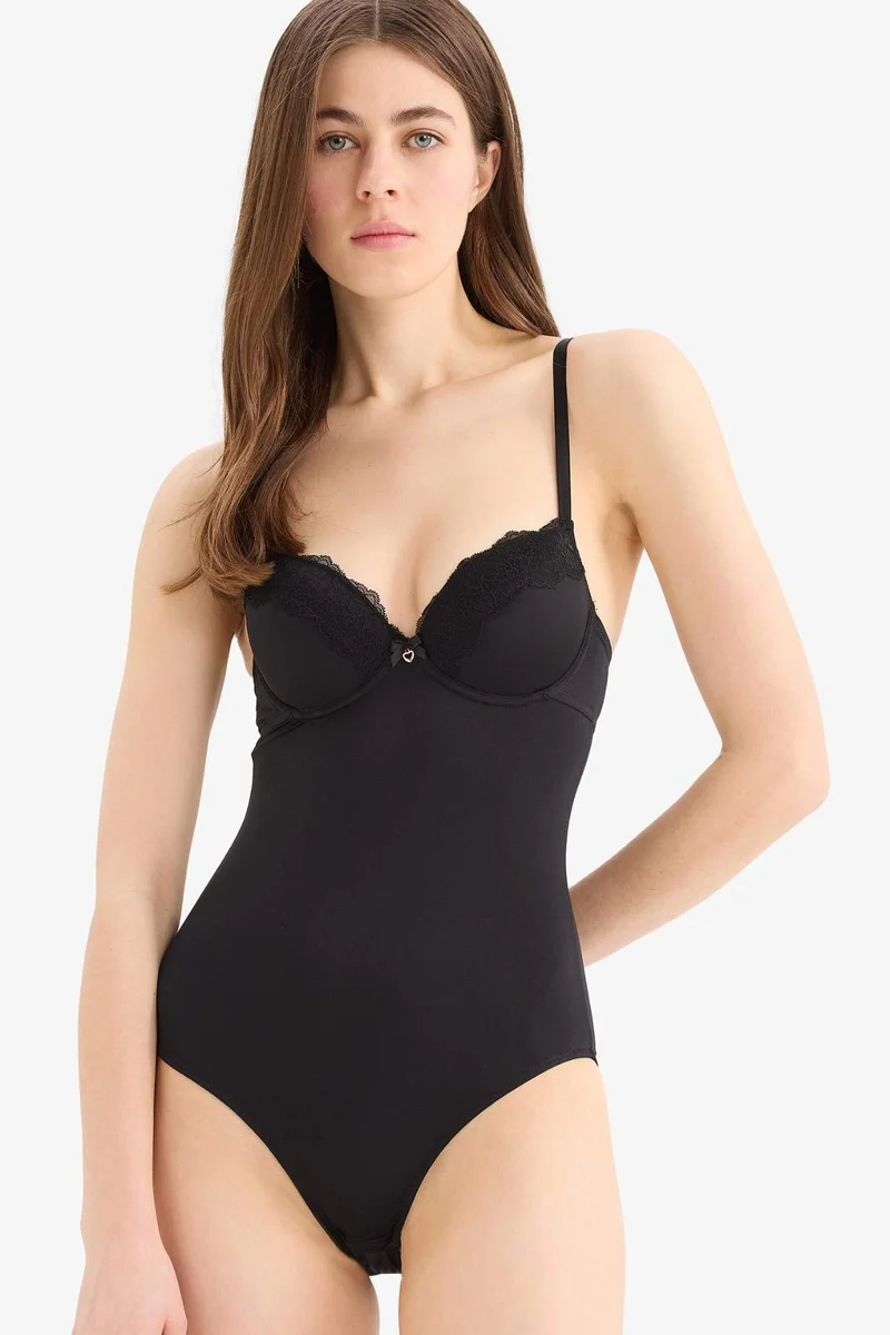 ديفاكتو Fall in Love With Lace Bodysuit