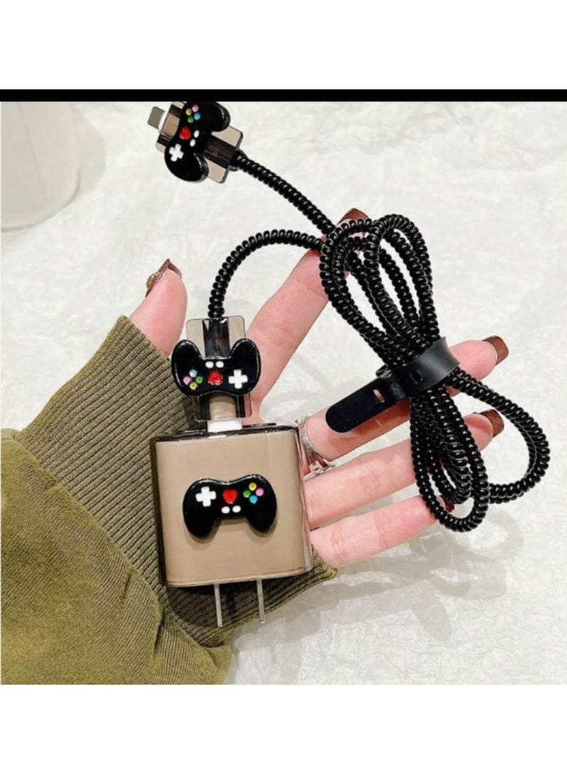 كفر حماية شاحن وكابل بتصميم بلايستيشن أسود – طقم كامل يشمل غطاء رأس الشاحن USB وحامي الوصلة والكابل – مناسب لشواحن آيفون – إكسسوار أنيق وعملي لعشاق الألعاب - Image 1