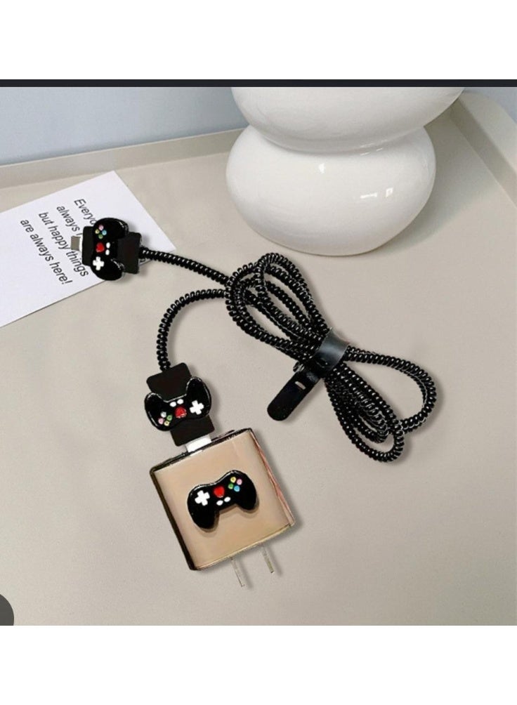 كفر حماية شاحن وكابل بتصميم بلايستيشن أسود – طقم كامل يشمل غطاء رأس الشاحن USB وحامي الوصلة والكابل – مناسب لشواحن آيفون – إكسسوار أنيق وعملي لعشاق الألعاب - Image 2