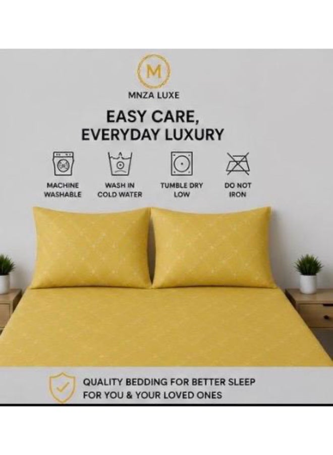 طقم ملاءة سرير مطاطية من الألياف الدقيقة بتصميم مربعات من MNZA LUXE، ملاءة مطاطية واحدة + غطاءا وسادة | فائق النعومة، قابل للتهوية ومقاوم للتجاعيد | خردلي - Image 3