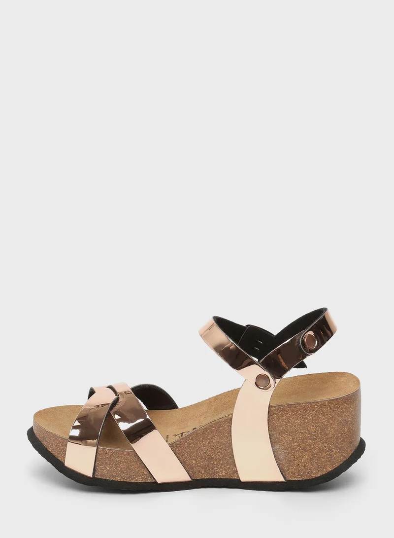 BAYTON Venus Strappy Mid Heel Wedges
