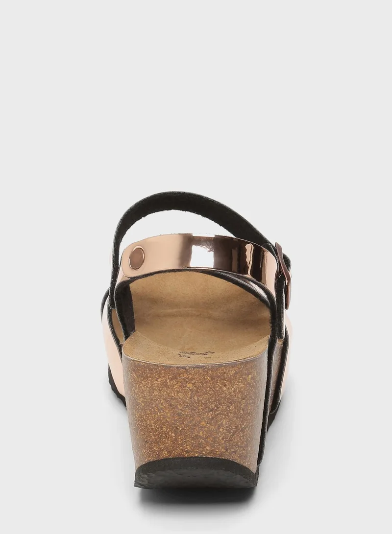 BAYTON Venus Strappy Mid Heel Wedges