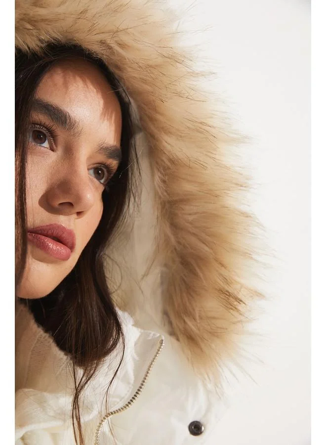 جون June Exclusive Fiber Filled Hooded Coat Ecru