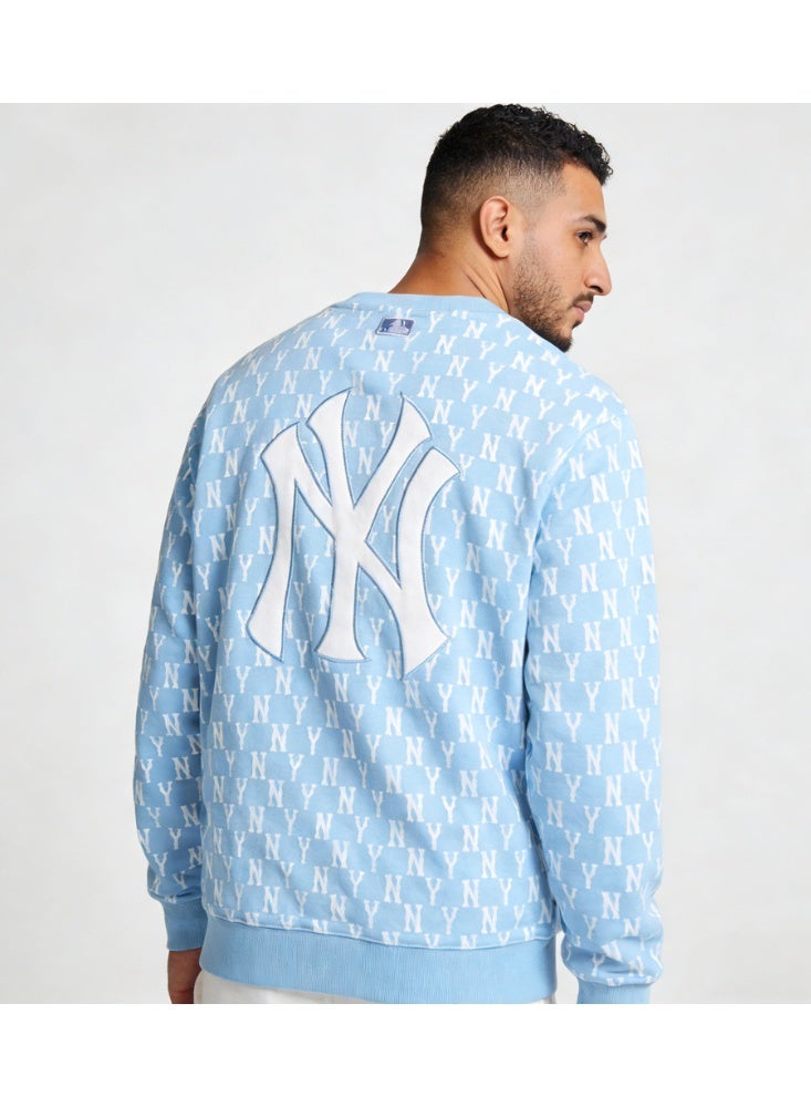 إم إل بي سويتشرت צוואر كرو لفريق نيويورك يانكيز من MLB بلون أزرق فاتح ذات شعار NY مطبوع بالكامل - Image 4