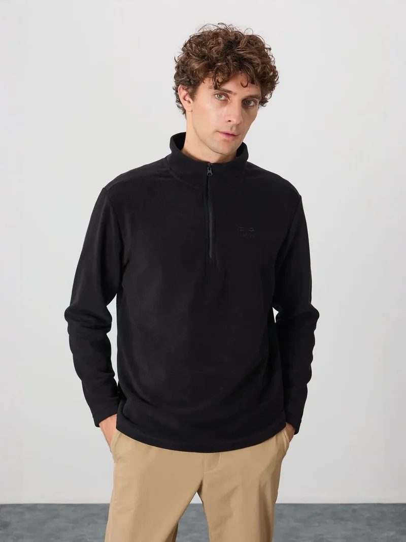 تومي لايف TOMMY Men's Plush Half-Zip Sweatshirt