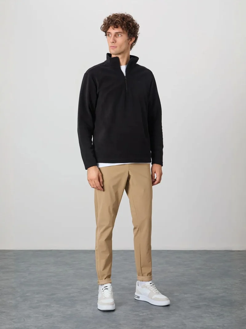 تومي لايف TOMMY Men's Plush Half-Zip Sweatshirt