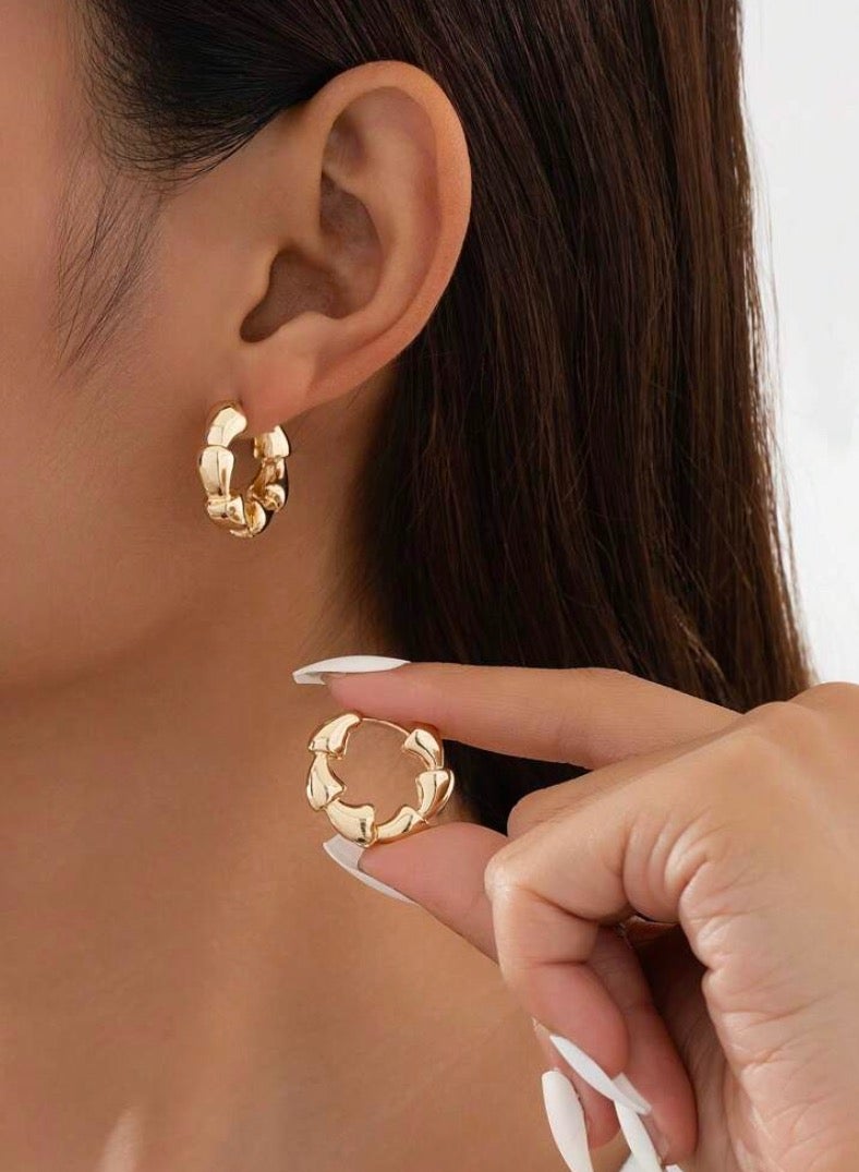 إيكوال حلق اذن نسائي من الاستانلس ستيل دائري أنيق وعالي الجودة باللون الذهبي - Image 1