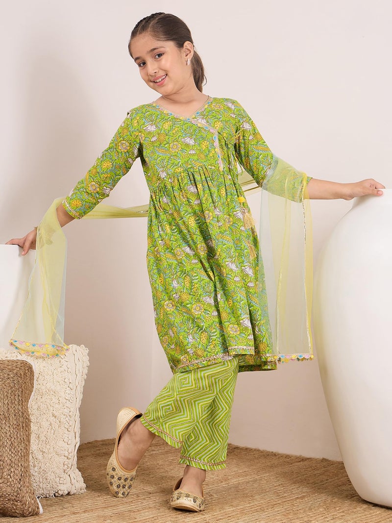 Pspeaches Girls Cotton 3/4th Sleeves V-Neck Floral Print Kurta And Pant With Dupatta 3 Piece Set|Ethnic Wear For Kids Girls|Traditional & Festive Outfit 12-14 Year Parrot Green - Image 3