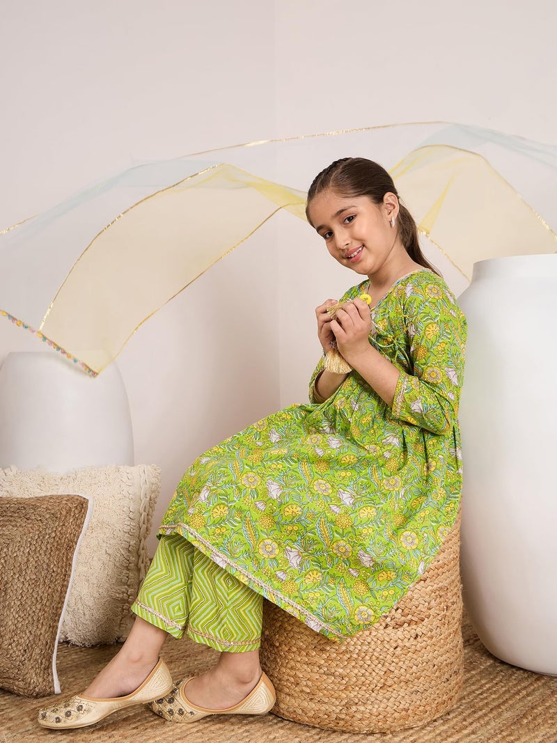 Pspeaches Girls Cotton 3/4th Sleeves V-Neck Floral Print Kurta And Pant With Dupatta 3 Piece Set|Ethnic Wear For Kids Girls|Traditional & Festive Outfit 12-14 Year Parrot Green - Image 4