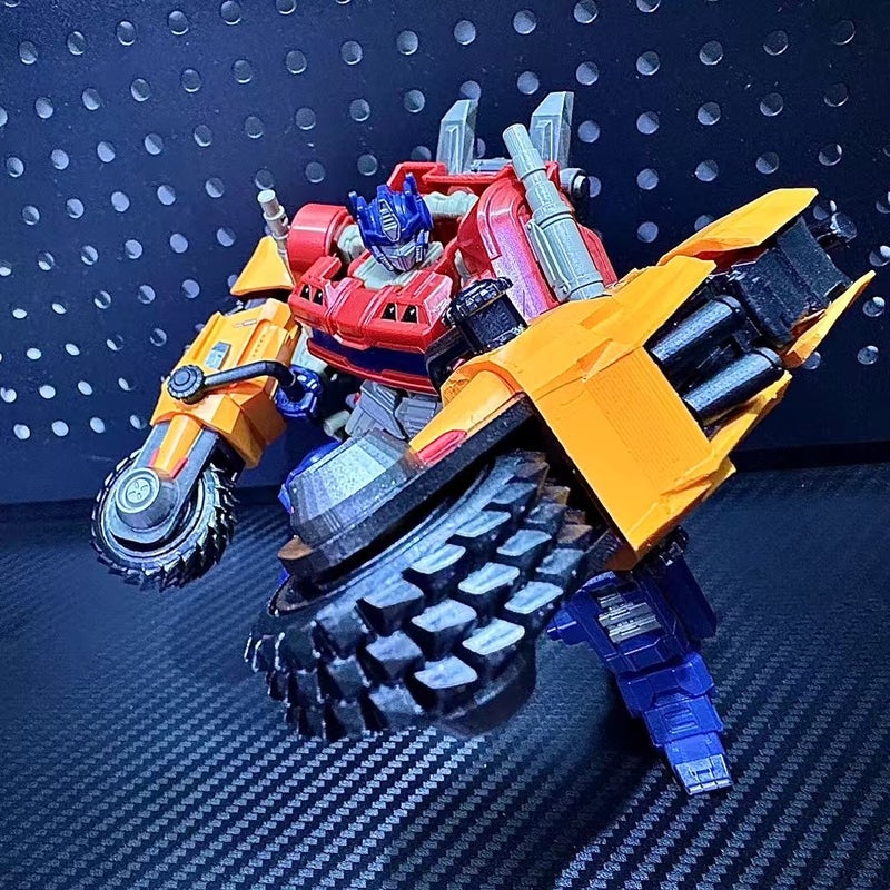 Transformable Optimus Prime Action Figure 20cm Collectible Robot Model - Image 1