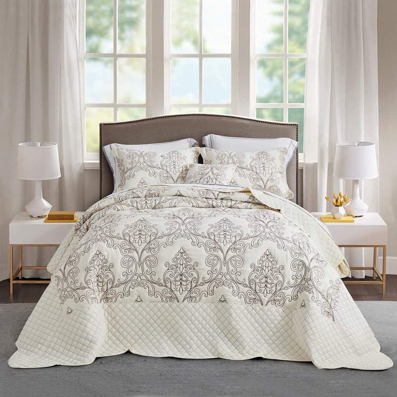 CHIXIN Oversized Bedspread Coverlet Set King Size  Lightweight Bedding Cover  Beautiful Stitching  4 Piece Reversible Bedspread  Luxury Damask Paisley Pattern King Ivory
