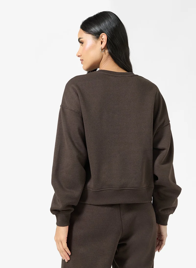 اونلي بلوزة بأكمام طويلة وطبعة بياقة مستديرة