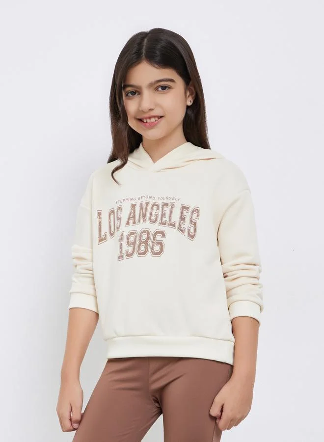 ستايلي مجموعة من هودي بطبعة كتابية مع ليقنز واسع