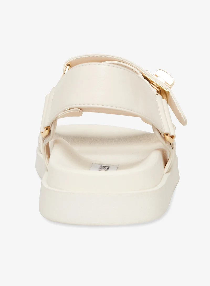 ستيف مادن صنادل مسطحة بحزام للكاحل