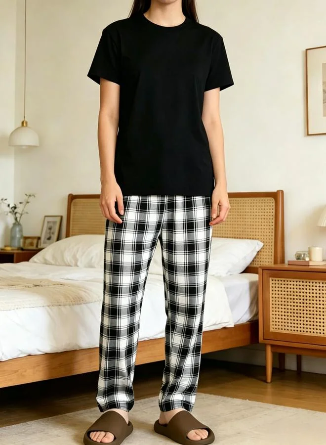 تايك تو Solid Round Neck T-Shirt and Checked Pyjama Set