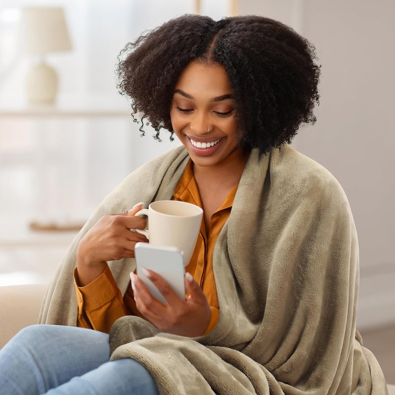 بطانية من نسيج الفليس من Utopia Bedding، مقاس كينغ، لونها بني، وزنها 300 جرام، بطانية فاخرة مضادة للكهرباء الساكنة، ناعمة ومخملية، خفيفة ��لوزن، مصنوعة من الألياف الدقيقة (أبعادها 90×102 بوصة). - Image 3
