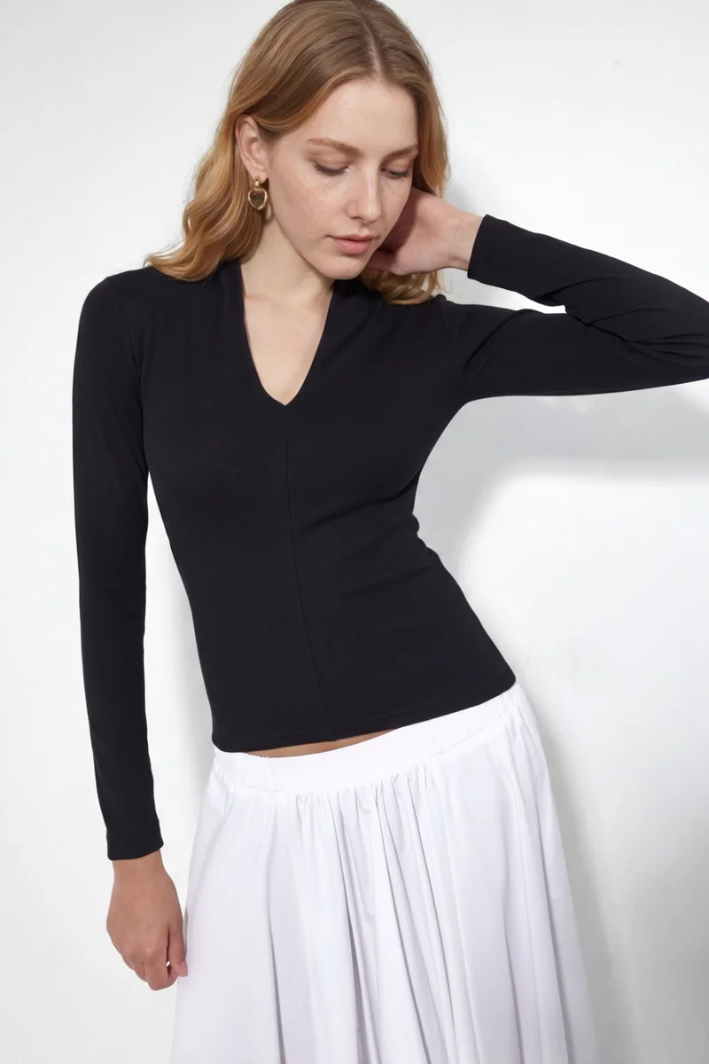 بوسيم BUSEM Slim Fit V-Neck Long Sleeve Blouse