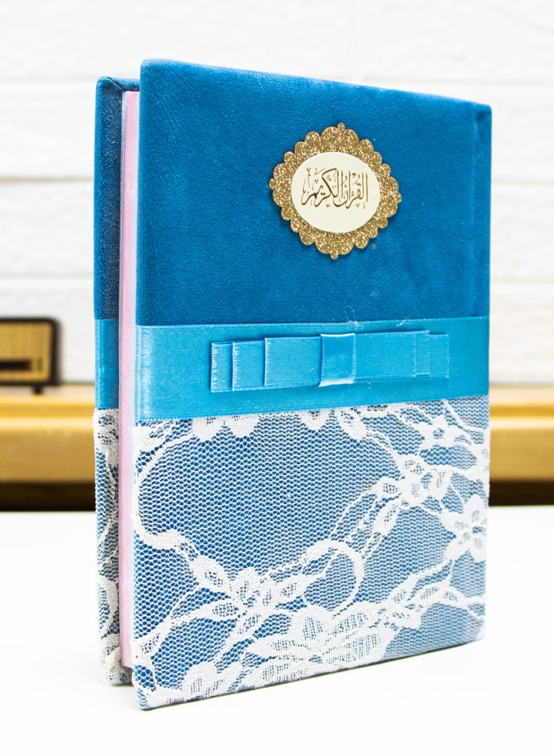 القرآن الكريم بالخط العثماني، مع تقسيم الموضوع وشرح كلام المنان في هوامشه من تفسير السعدي حواف دانتيل كبيرة ملونة مقاس كبير20/14 (أزرق) - Image 2