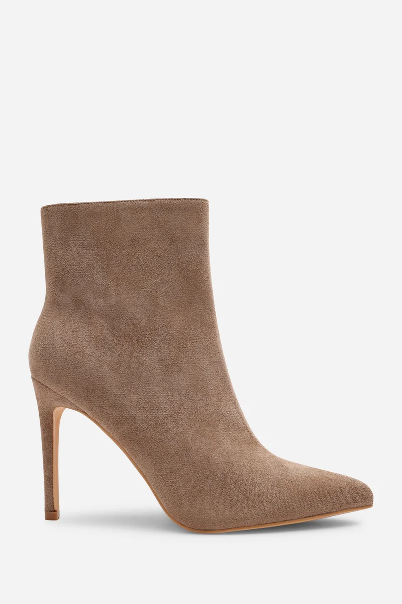 ويرز ذات فروم Kira' Pointed Toe Stiletto Ankle Boots