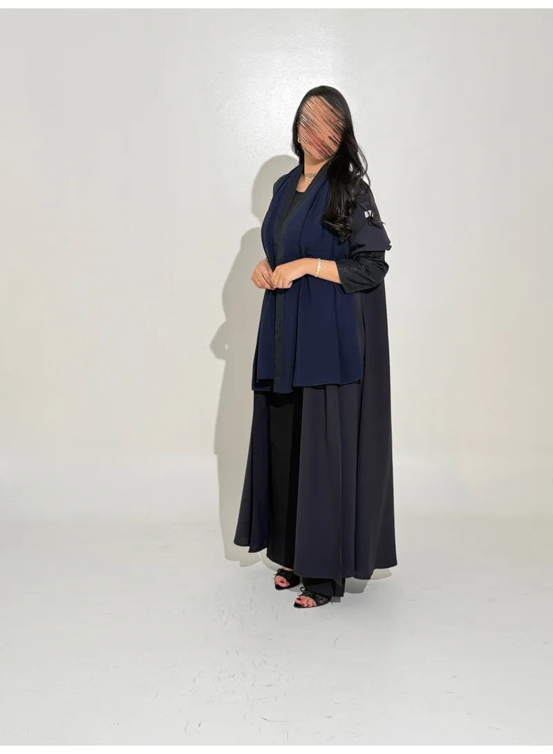 Tori-abaya Navy blue crepe abaya with lace sleeves.