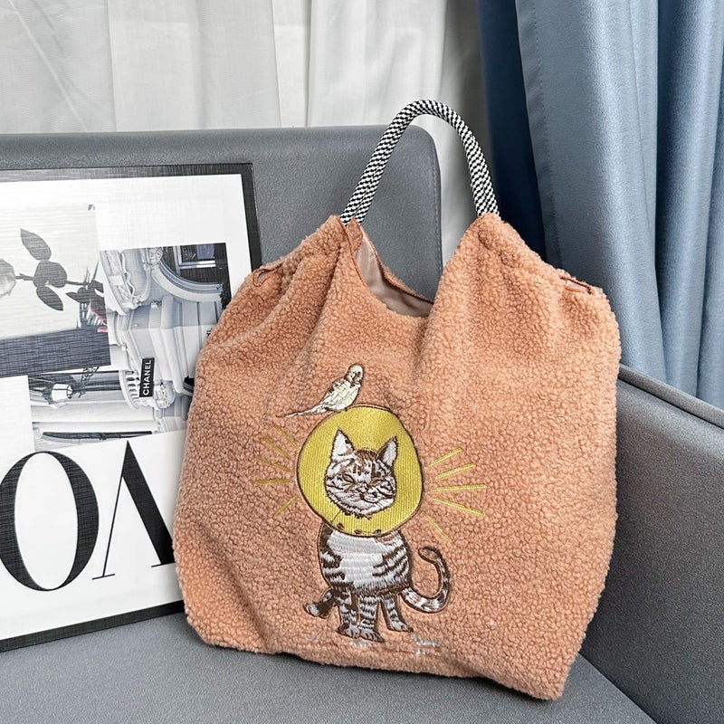 2024 Winter Ball Chain Japanese Embroidery Plush Green Shopping Bag Simple Commuter All-Match Shoulder Bag Fashion - Image 1